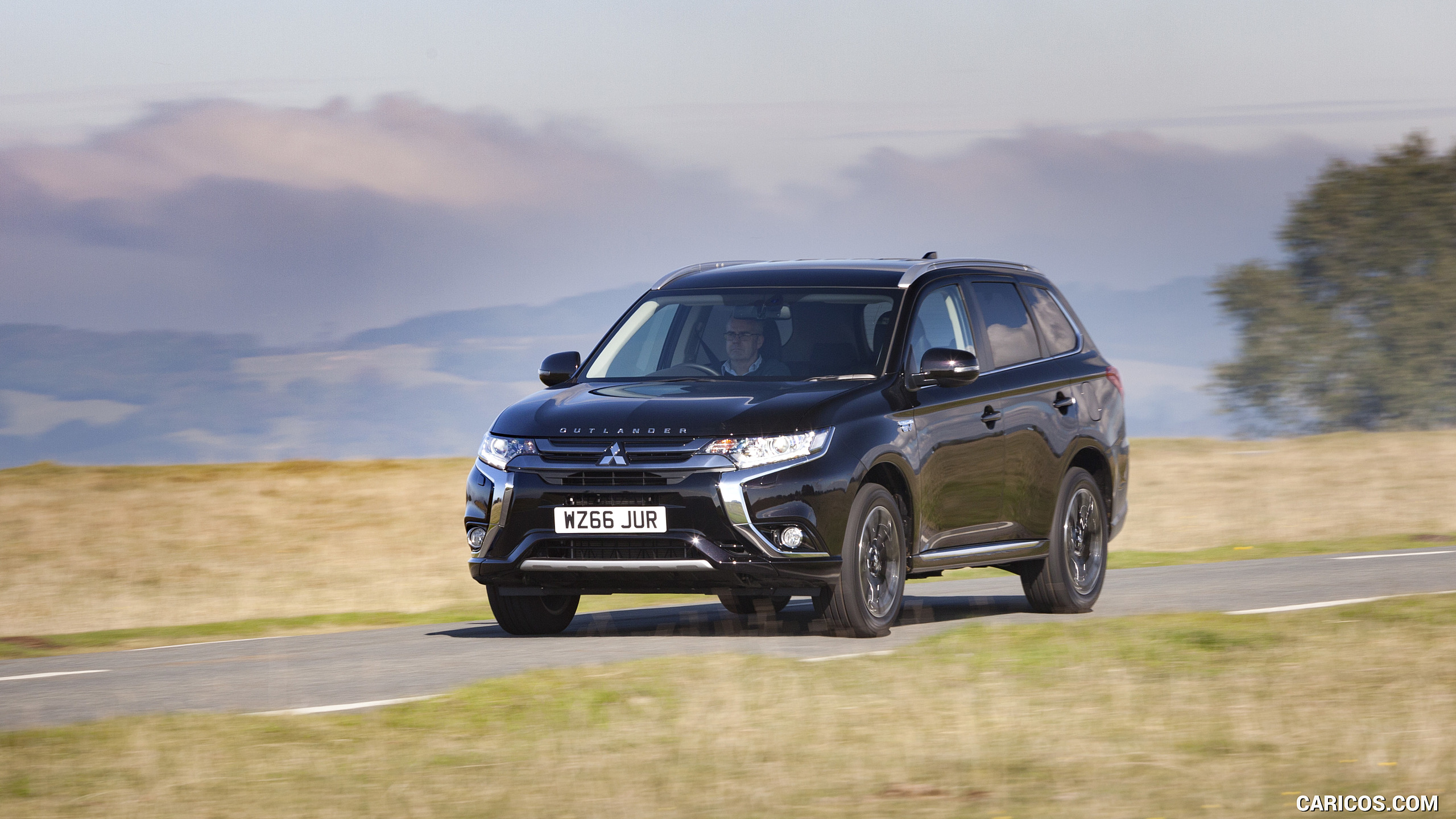 2017 Mitsubishi Outlander Plug In Hybrid EV UK Spec Front Caricos