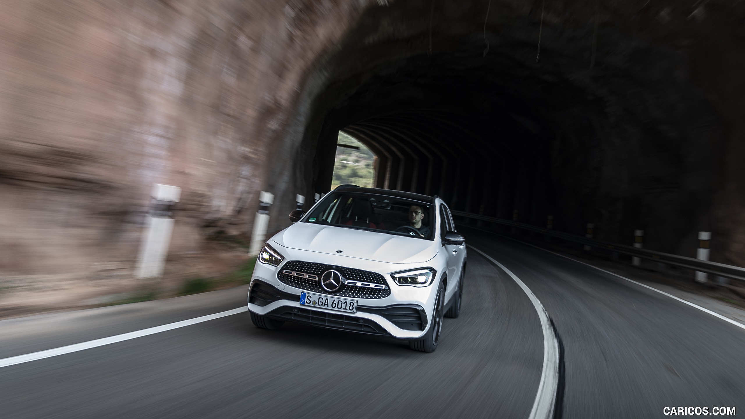 2021 Mercedes Benz GLA 250 Color Digital White Front Caricos