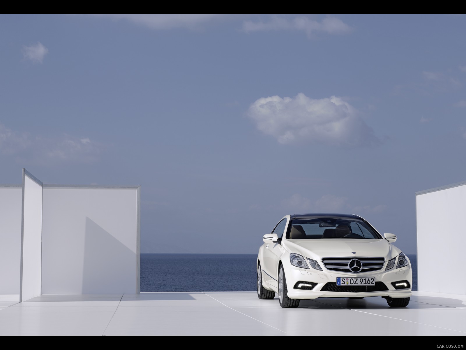 2010 Mercedes-Benz E-Class Coupe  - Front Angle View Photo, #46 of 213