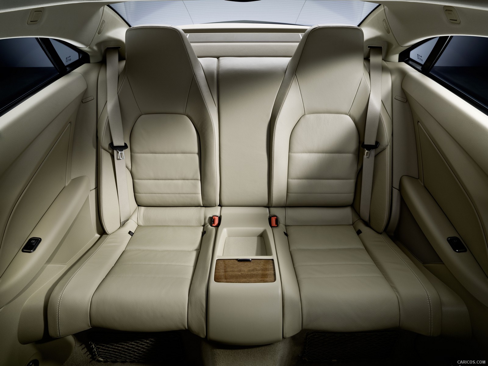 2010 Mercedes-Benz E-Class Coupe  - Interior Rear Seats View Photo, #126 of 213