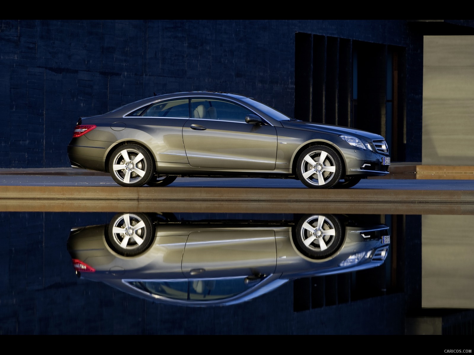 2010 Mercedes-Benz E-Class Coupe  - Side View Photo, #13 of 213
