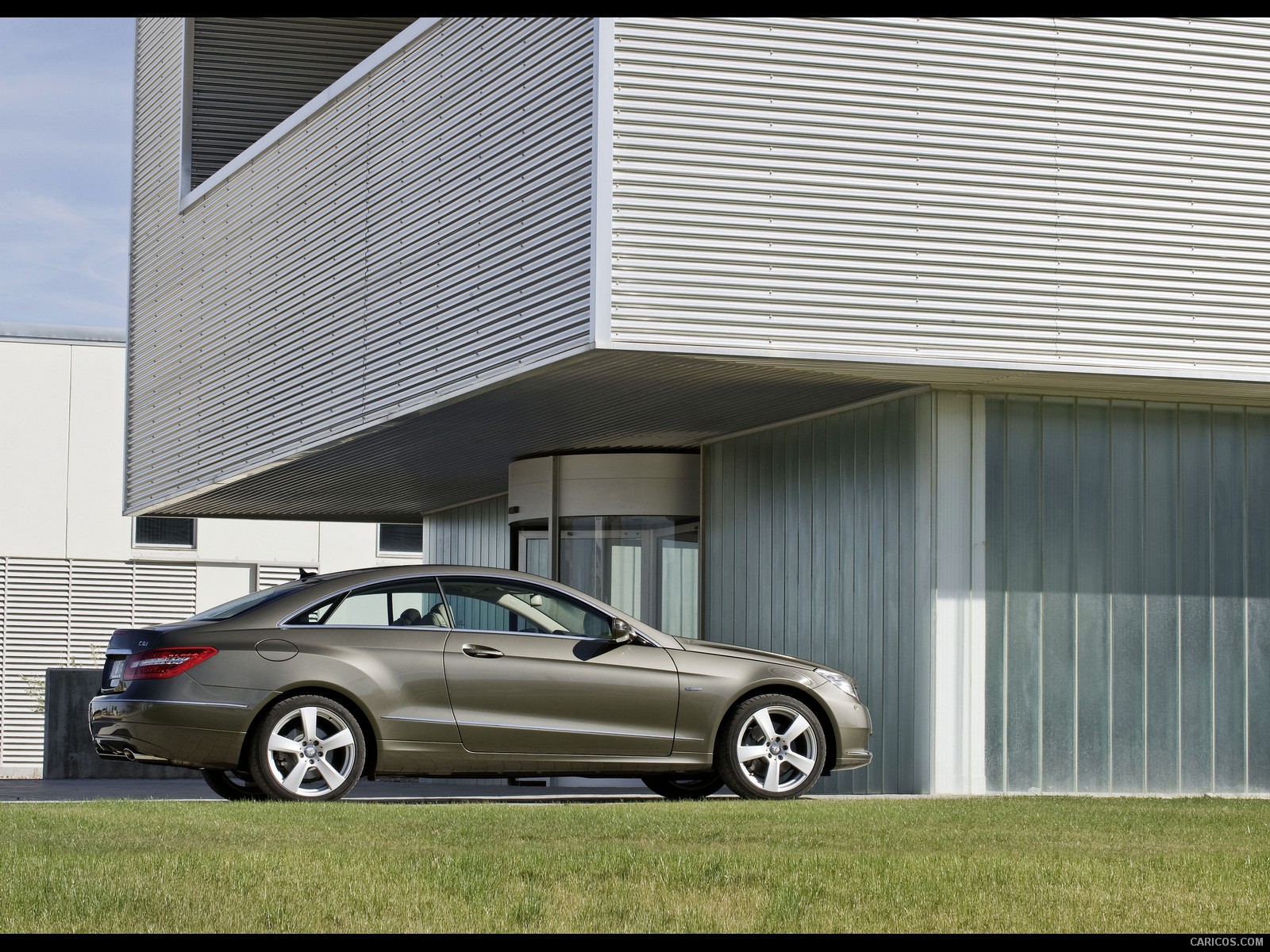 2010 Mercedes-Benz E-Class Coupe  - Side View Photo, #15 of 213