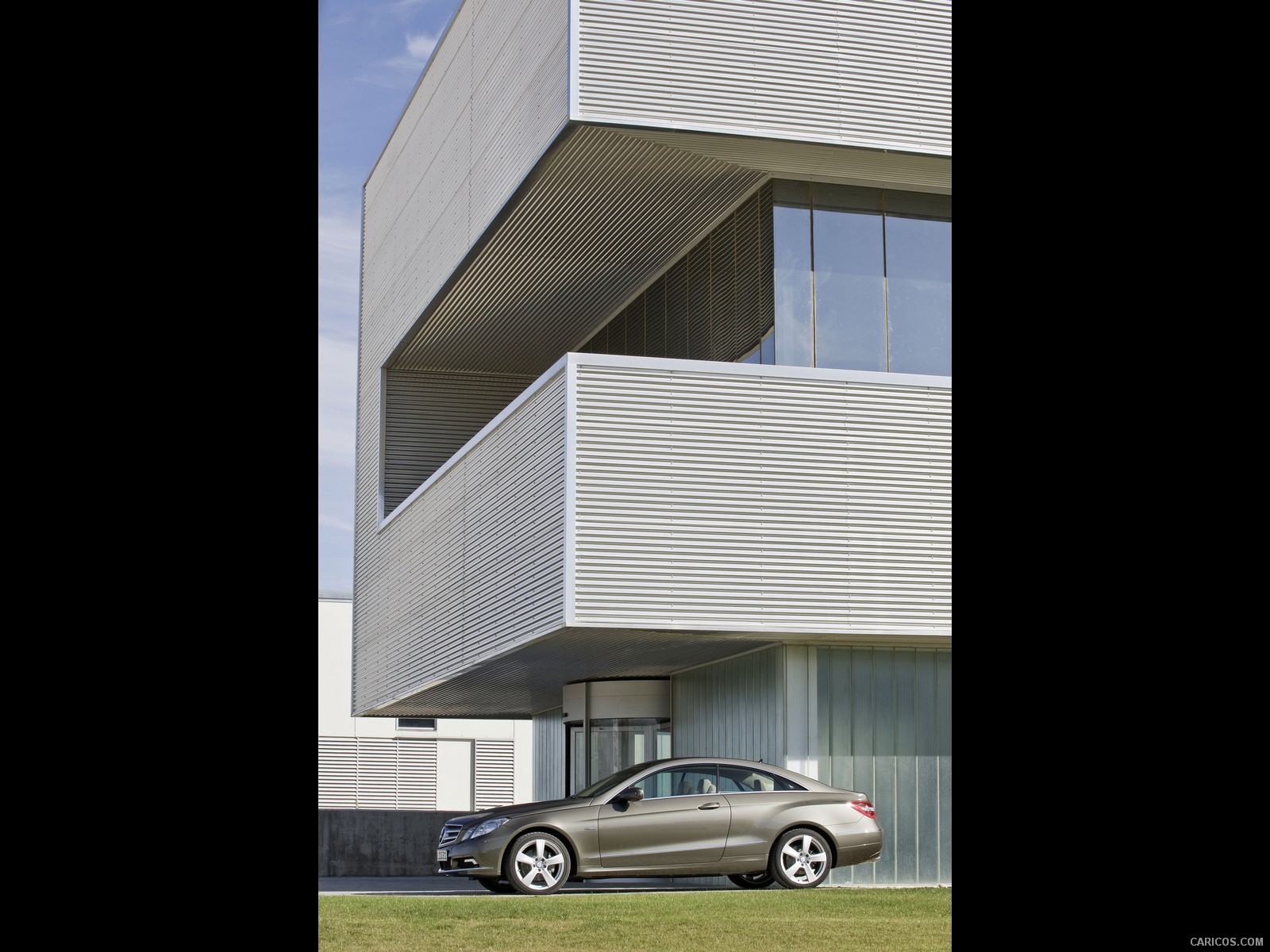 2010 Mercedes-Benz E-Class Coupe  - Side View Photo, #16 of 213