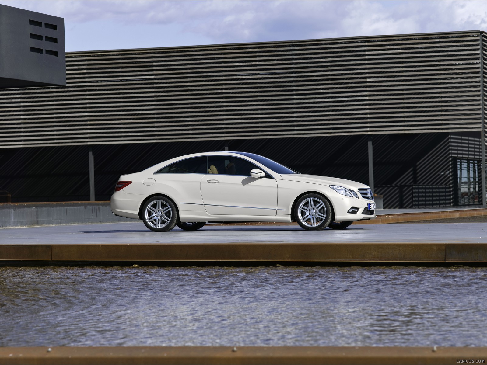 2010 Mercedes-Benz E-Class Coupe  - Side View Photo, #38 of 213