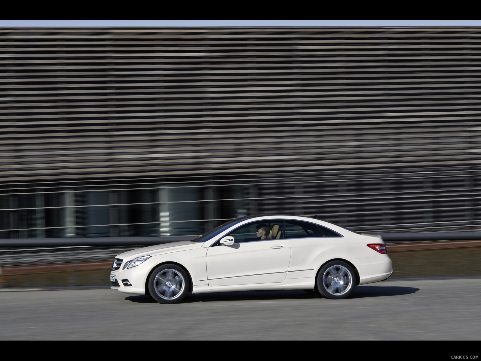 2010 Mercedes-Benz E-Class Coupe  - Side View Photo, #41 of 213
