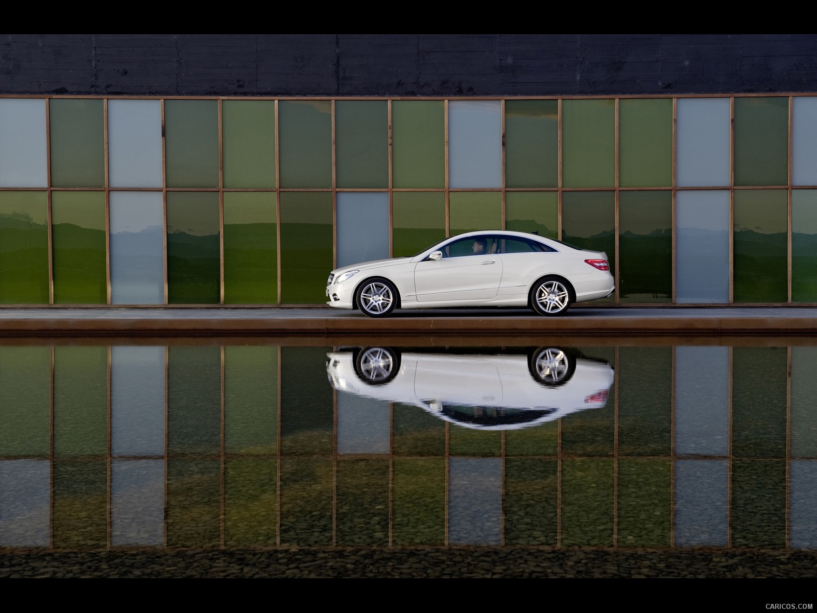 2010 Mercedes-Benz E-Class Coupe  - Side View Photo, #45 of 213
