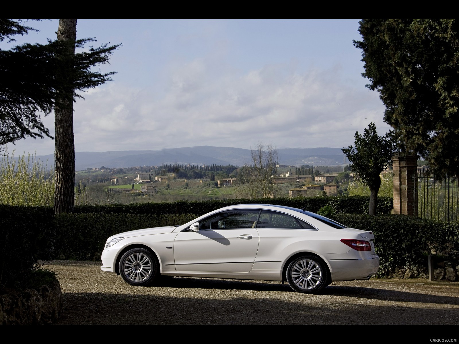 2010 Mercedes-Benz E-Class Coupe  - Side View Photo, #80 of 213