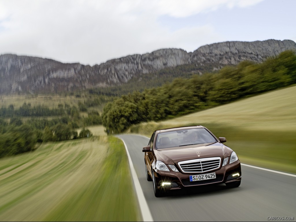 2010 Mercedes-Benz E-Class Sedan  - Front Angle View Photo