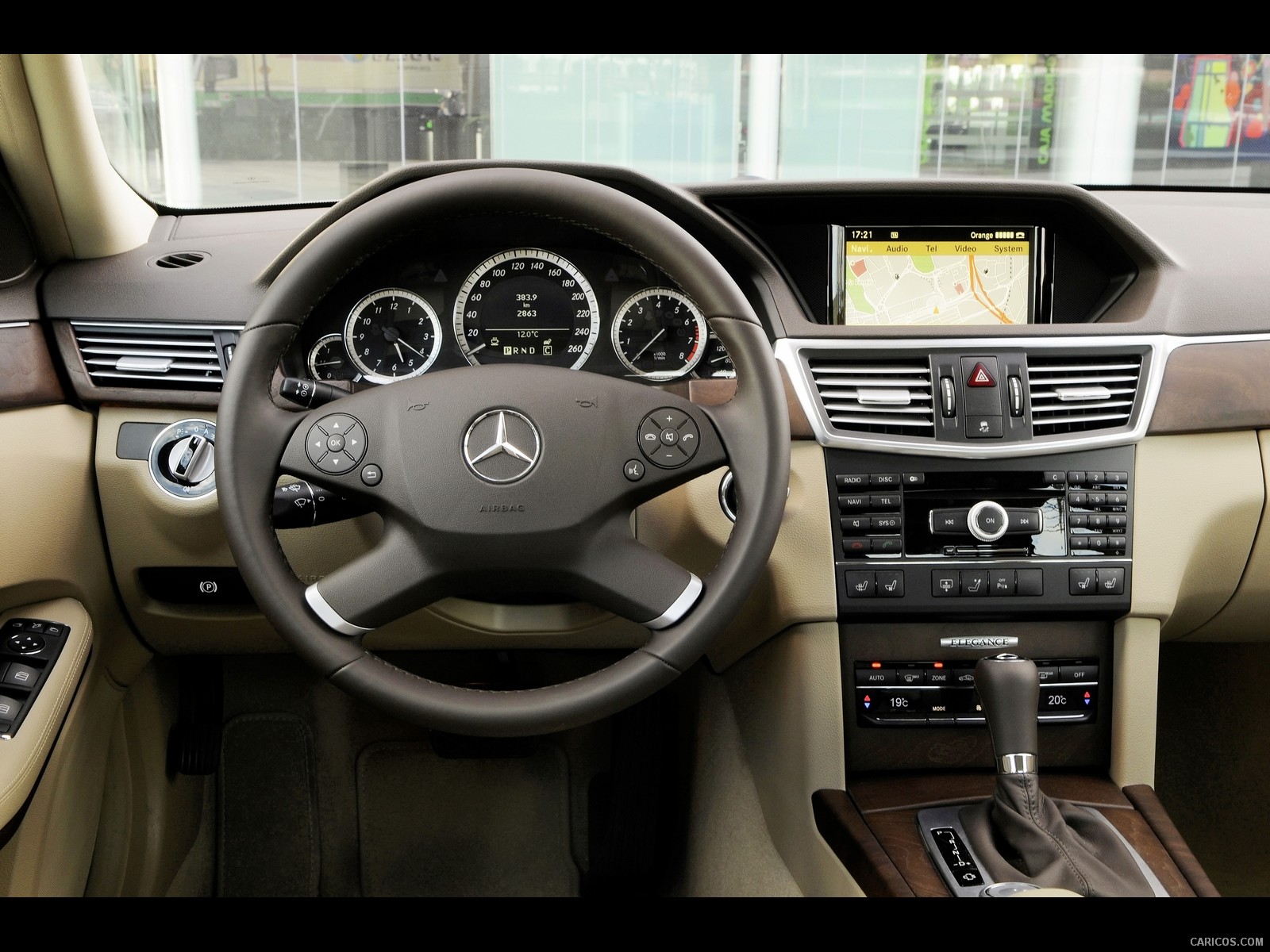 2010 Mercedes-Benz E-Class Sedan  - Interior Dashboard View Photo, #150 of 261