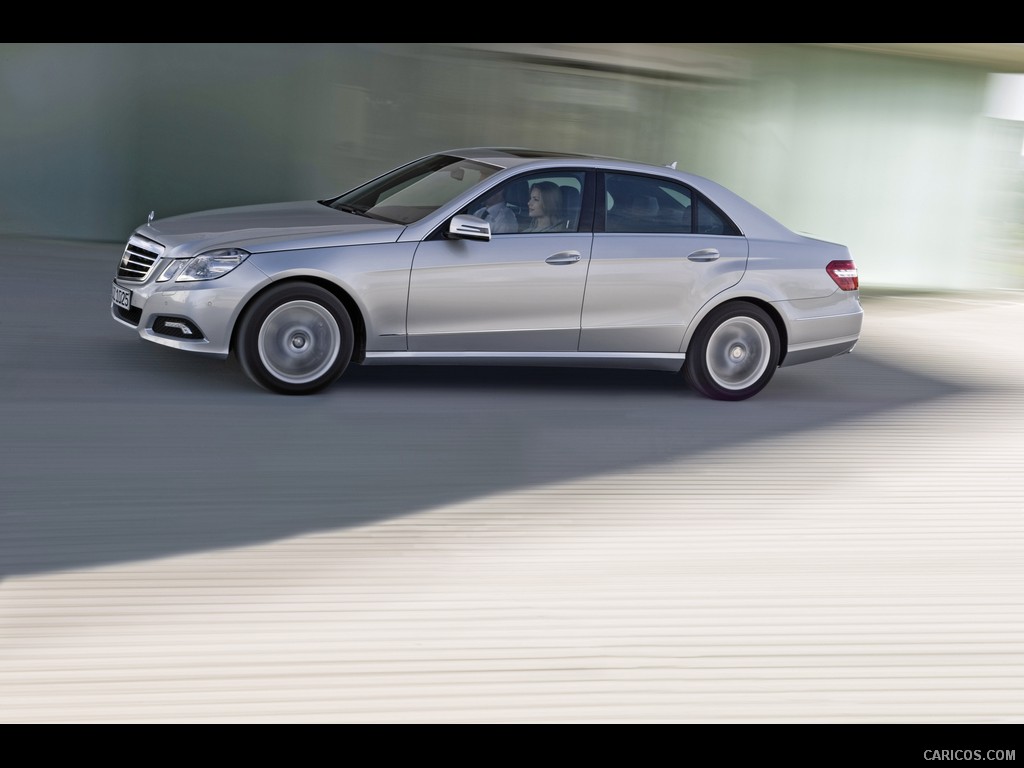 2010 Mercedes-Benz E-Class Sedan  - Side View Photo