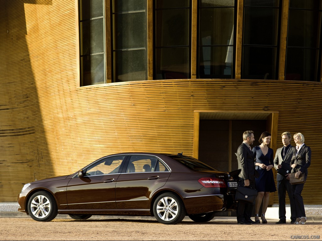 2010 Mercedes-Benz E-Class Sedan  - Side View Photo