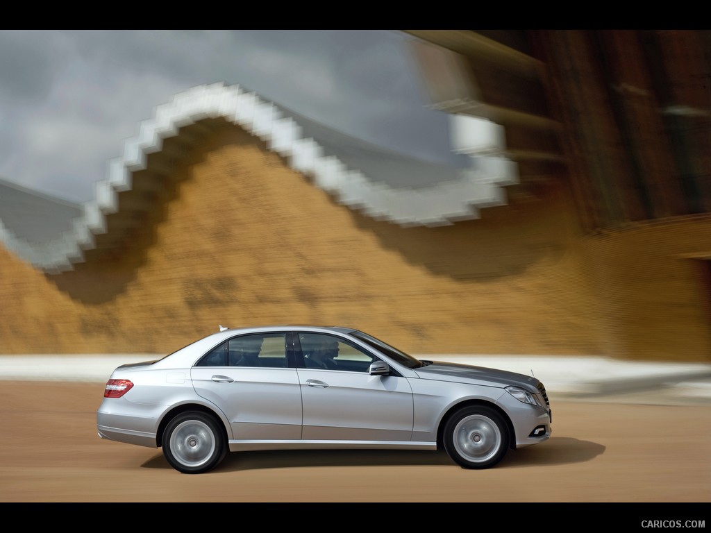 2010 Mercedes-Benz E-Class Sedan  - Side View Photo