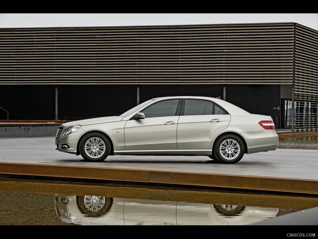 2010 Mercedes-Benz E-Class Sedan  - Side View Photo