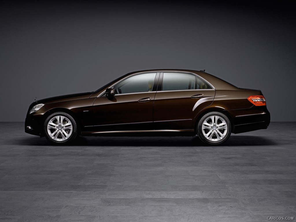 2010 Mercedes-Benz E-Class Sedan  - Side View Photo