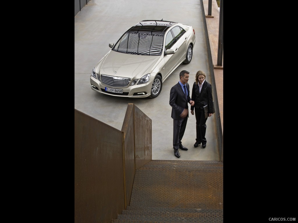 2010 Mercedes-Benz E-Class Sedan  - Top View Photo