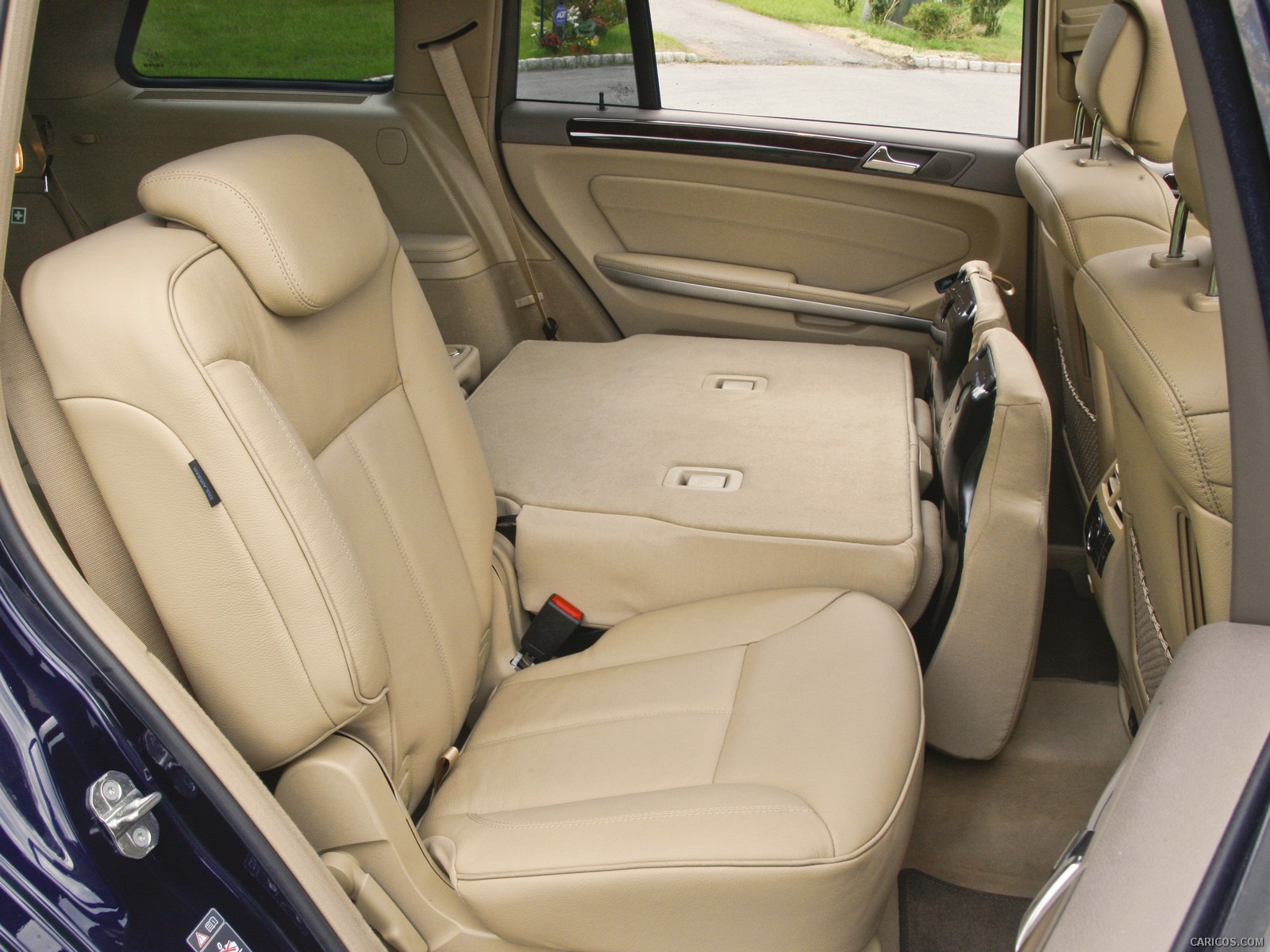 2010 Mercedes-Benz GL450 - Interior Rear Seats, #104 of 112