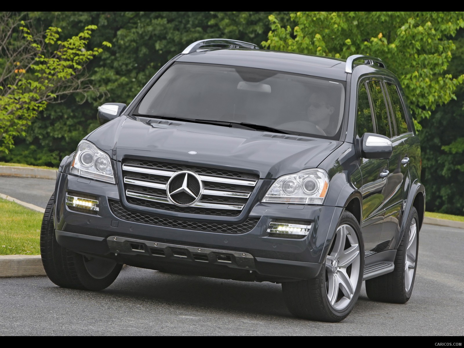 2010 Mercedes-Benz GL550 - Front, #41 of 112