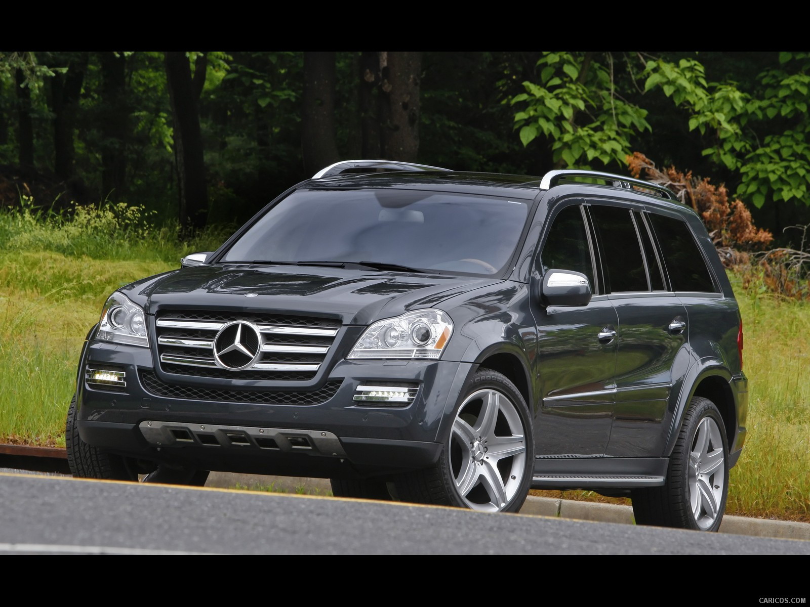 2010 Mercedes-Benz GL550 - Front, #49 of 112