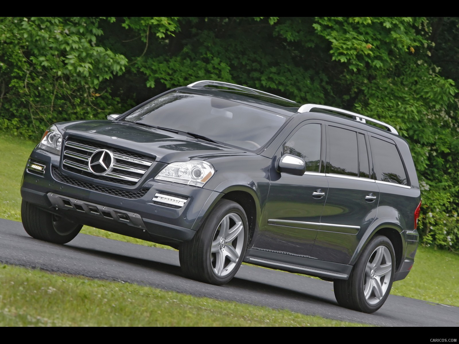 2010 Mercedes-Benz GL550 - Front, #50 of 112