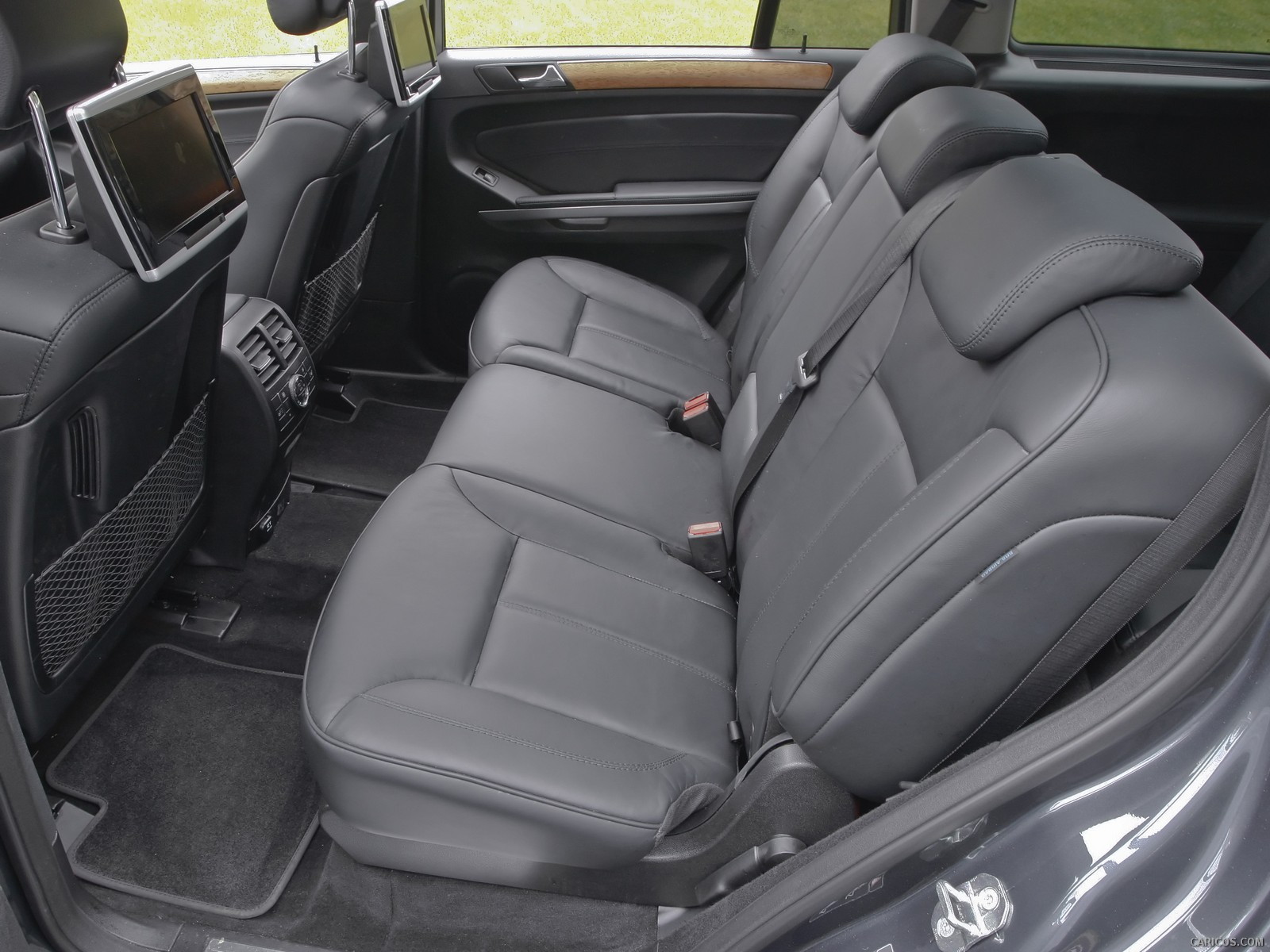 2010 Mercedes-Benz GL550 - Interior Rear Seats, #67 of 112