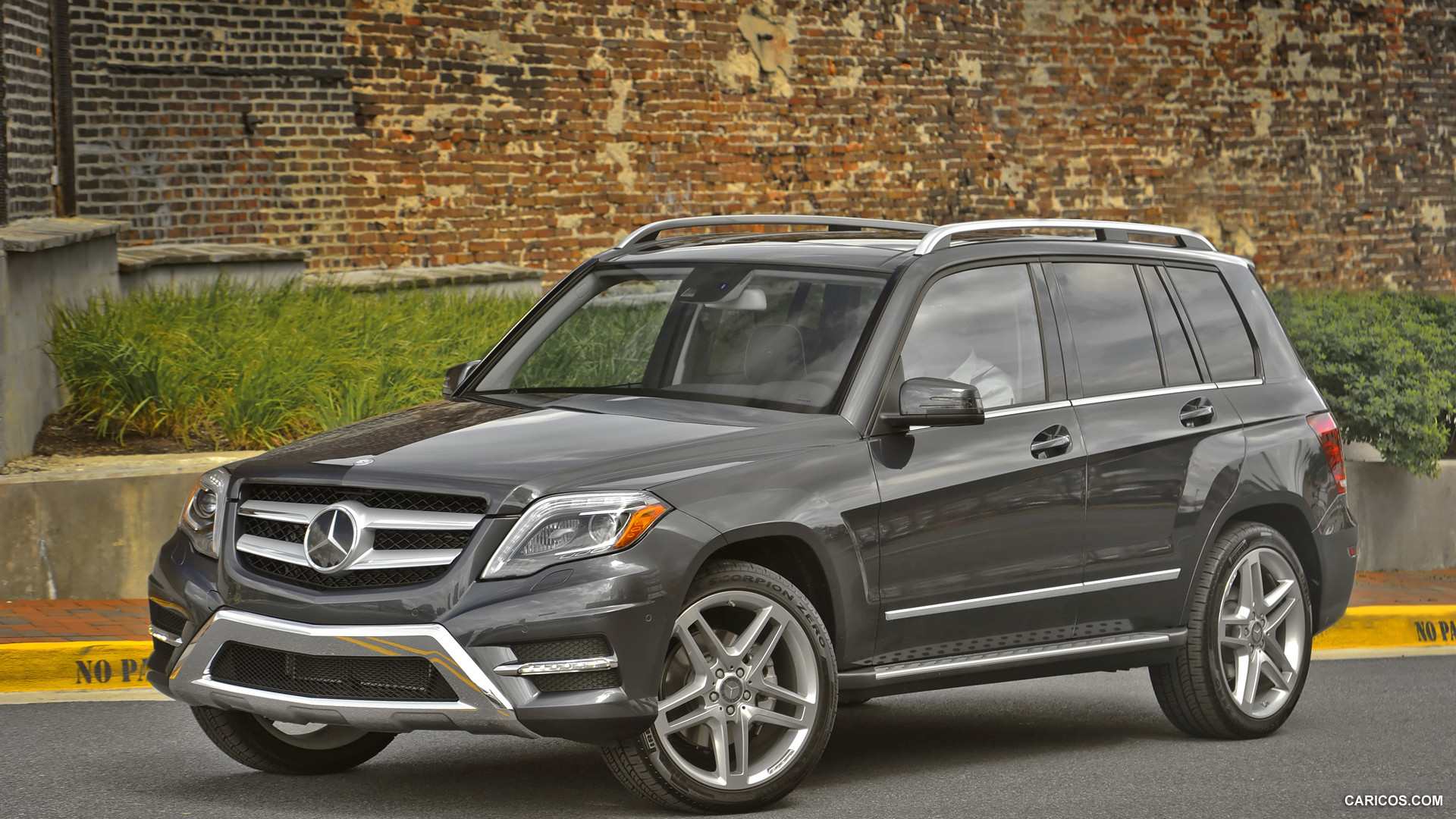 2013 Mercedes-Benz GLK 350 4MATIC  - Front, #12 of 68