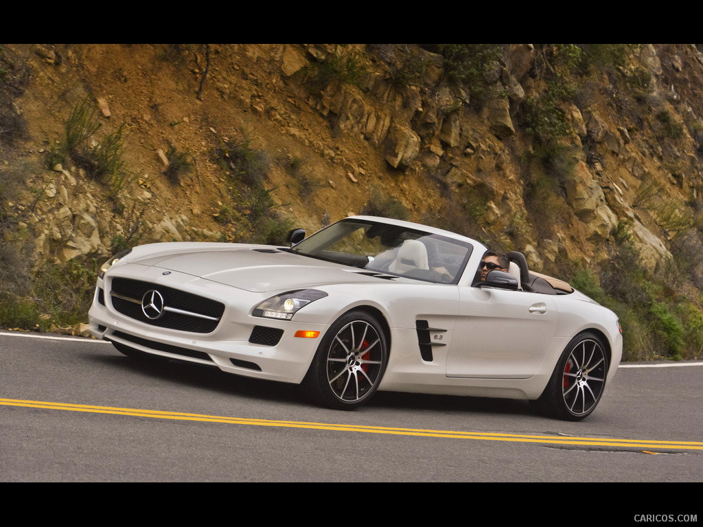 2013 Mercedes-Benz SLS AMG GT Roadster designo Mystic White  - Front