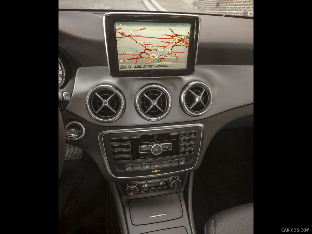 2014 Mercedes-Benz CLA 250 (US-Version)  - Central Console