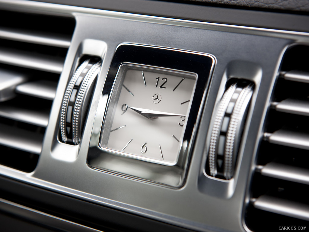 2014 Mercedes-Benz E-Class E 220 CDI Coupe (UK-Version) - Clock - Interior Detail