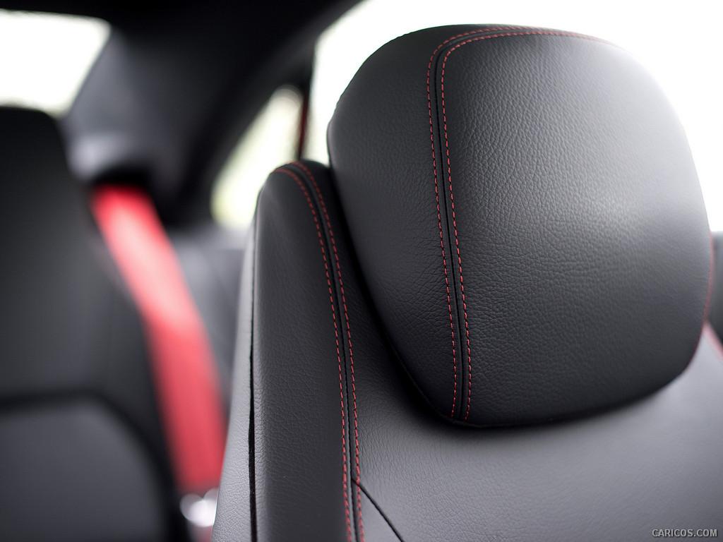 2014 Mercedes-Benz E-Class E 400 Coupe (UK-Version)  - Interior Detail