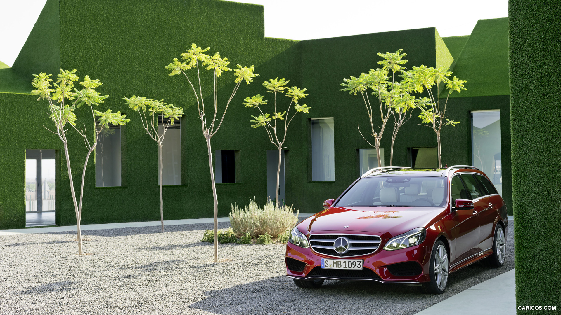 2014 Mercedes-Benz E-Class Estate  - Front, #22 of 40