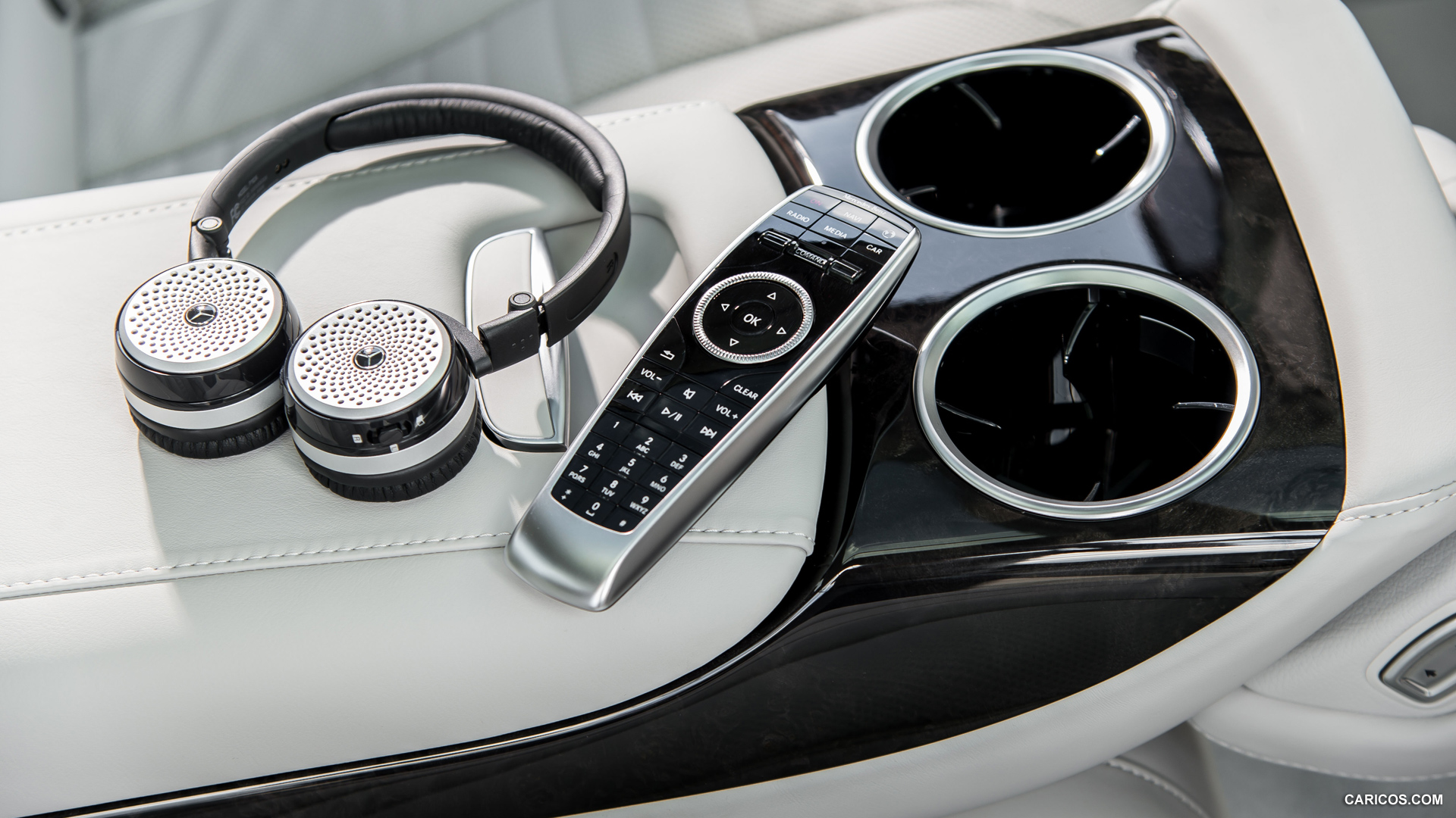 2014 Mercedes-Benz S-Class S500 (UK-Version) Rear Seat Entertainment - Interior Detail, #42 of 60