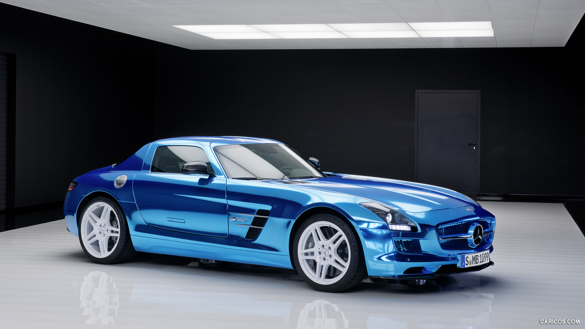 2014 Mercedes-Benz SLS AMG Coupe Electric Drive  - Side, #26 of 47