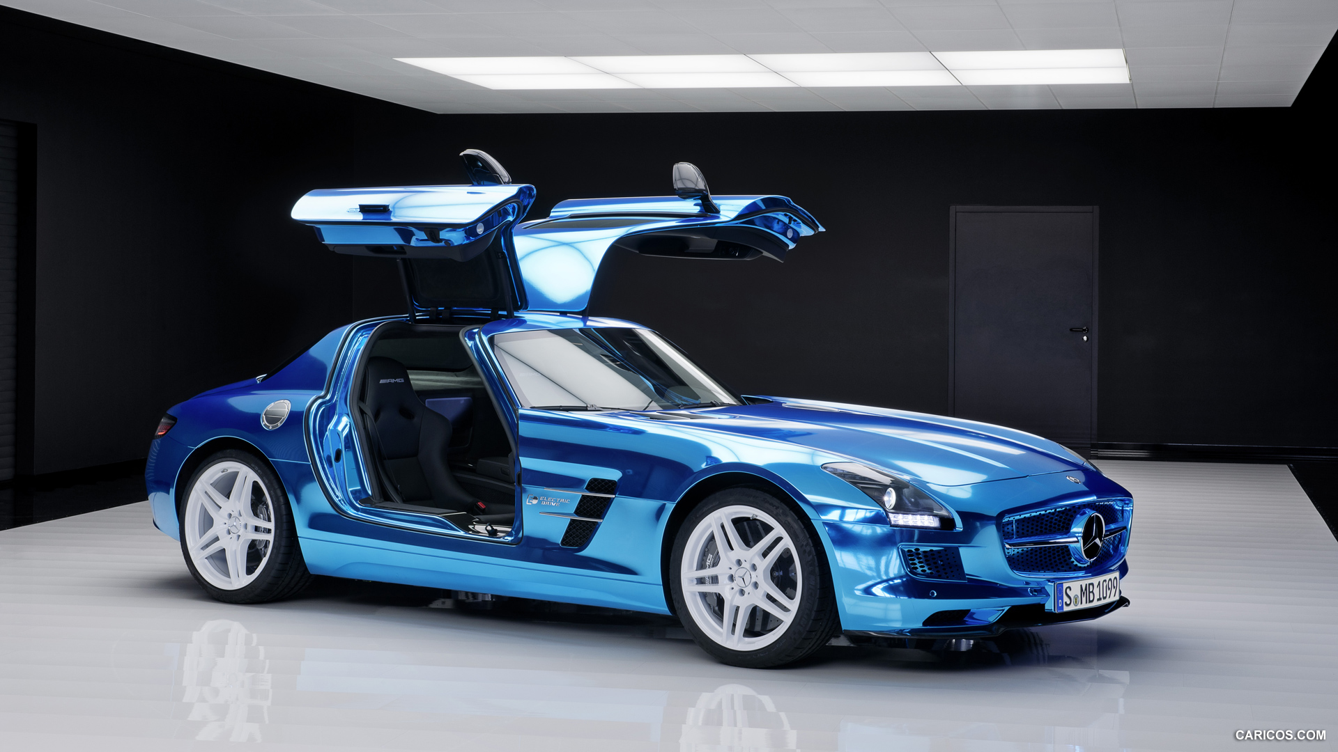 2014 Mercedes-Benz SLS AMG Coupe Electric Drive Doors Up - Side, #25 of 47