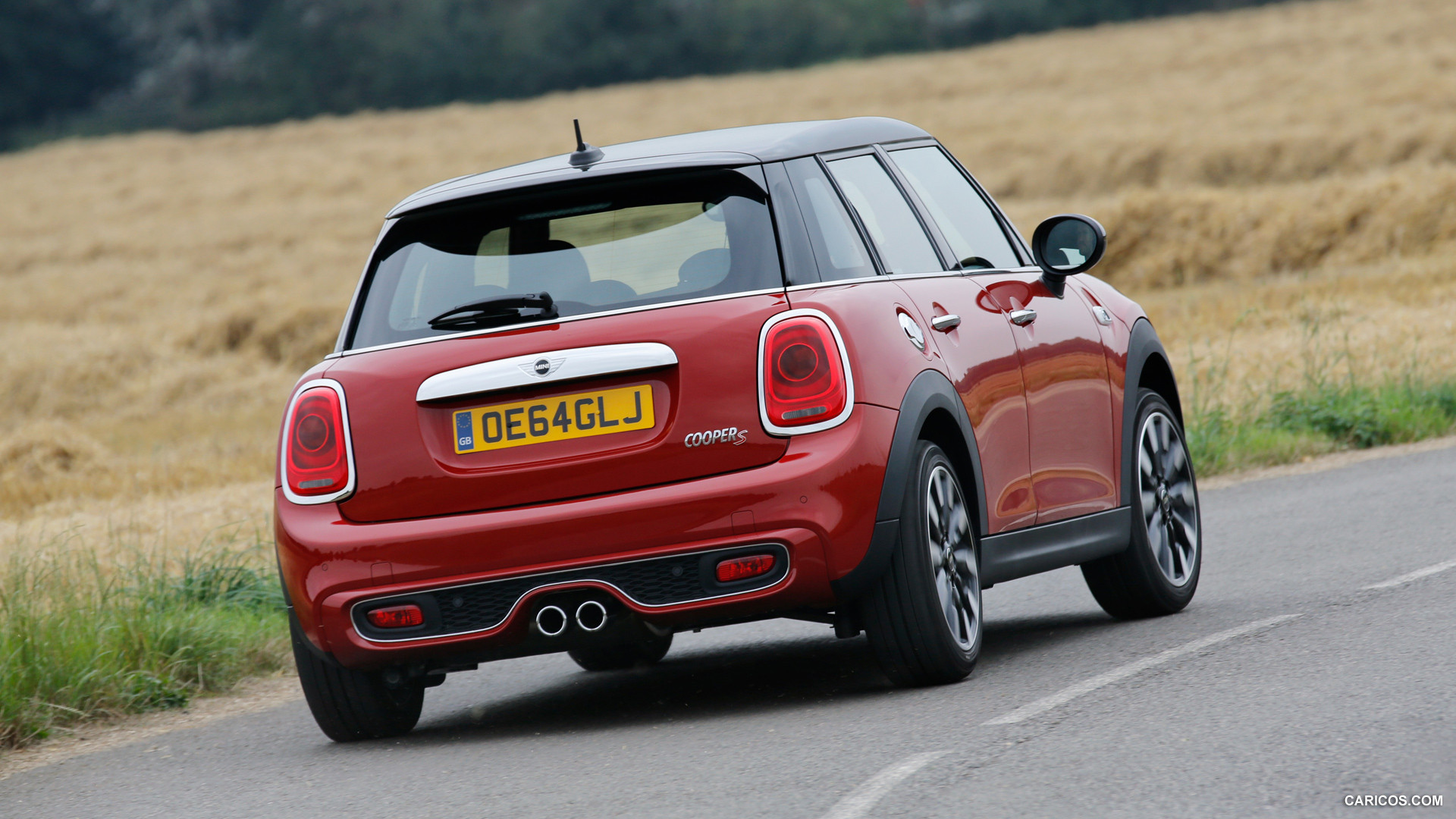 2015 MINI Cooper S 5-Door - Rear | Caricos