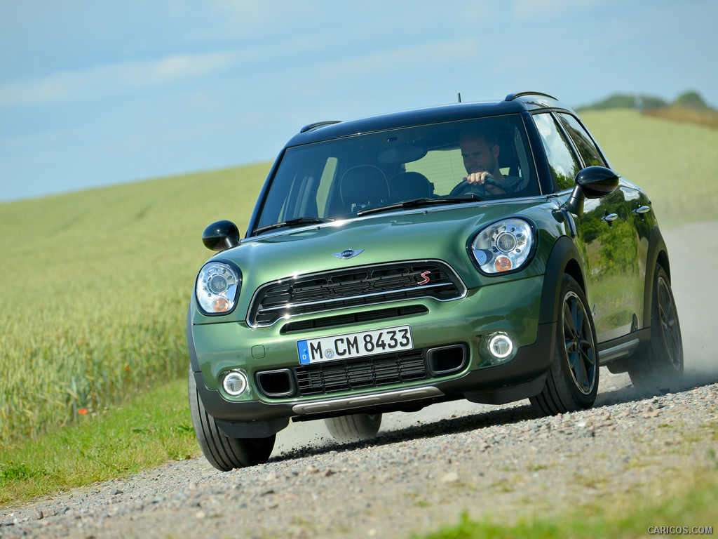 2015 MINI Cooper S Countryman  - Front