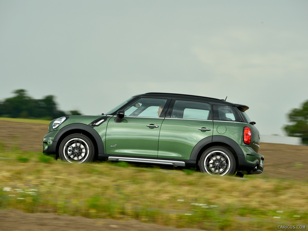 2015 MINI Cooper S Countryman  - Side