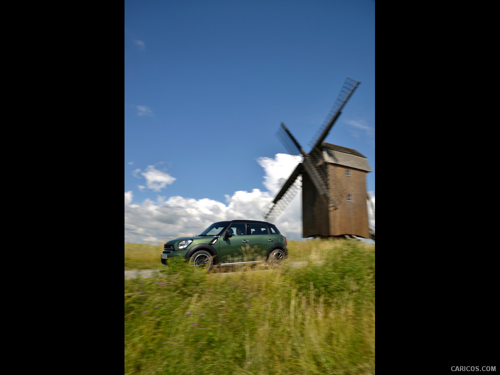 2015 MINI Cooper S Countryman  - Side