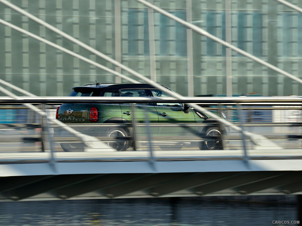 2015 MINI Cooper S Countryman  - Side