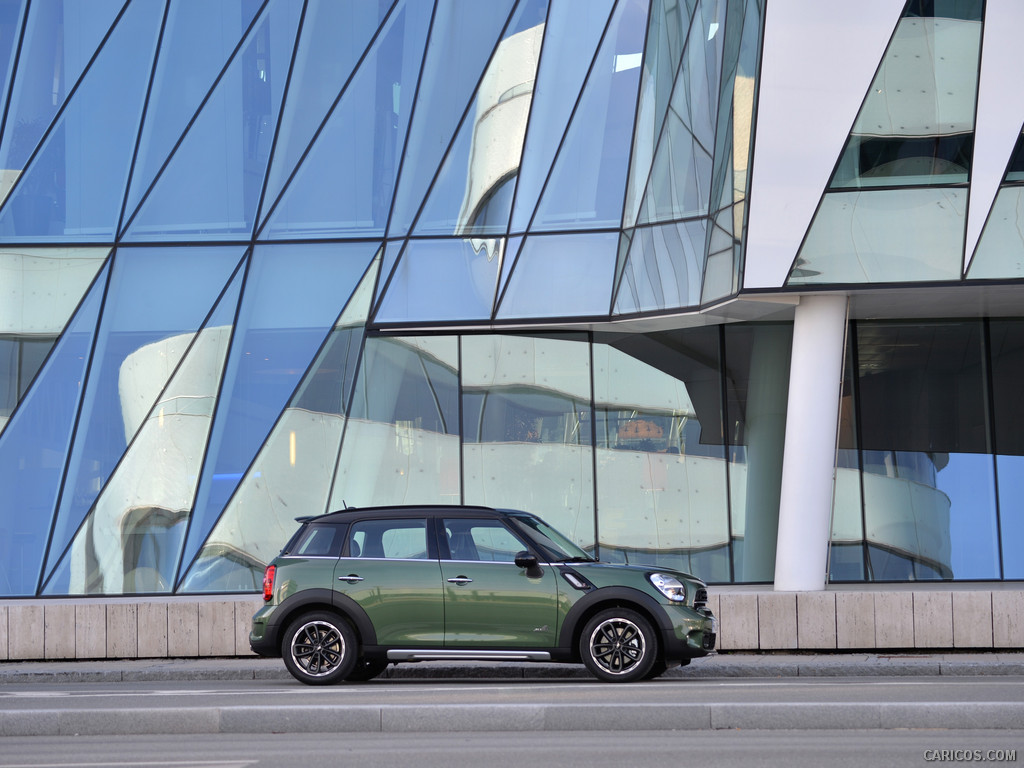 2015 MINI Cooper S Countryman  - Side