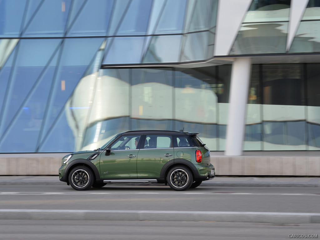 2015 MINI Cooper S Countryman  - Side