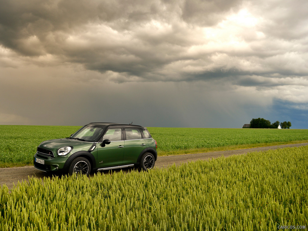 2015 MINI Cooper S Countryman  - Side