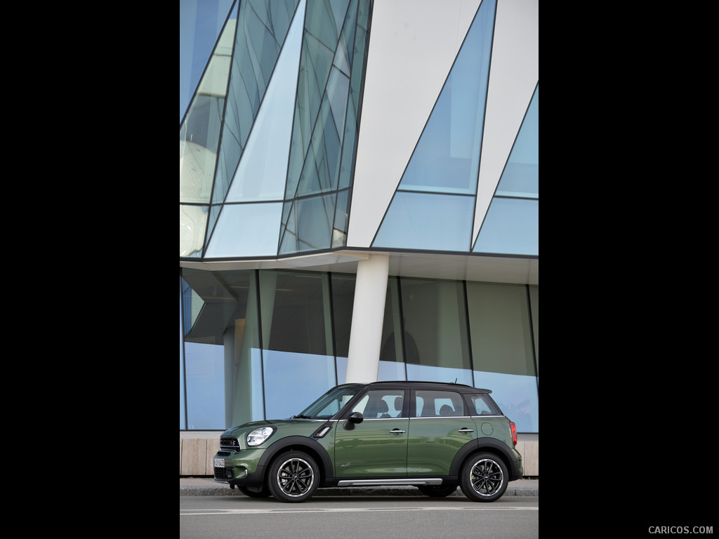 2015 MINI Cooper S Countryman  - Side