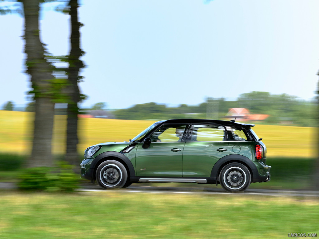 2015 MINI Cooper S Countryman  - Side