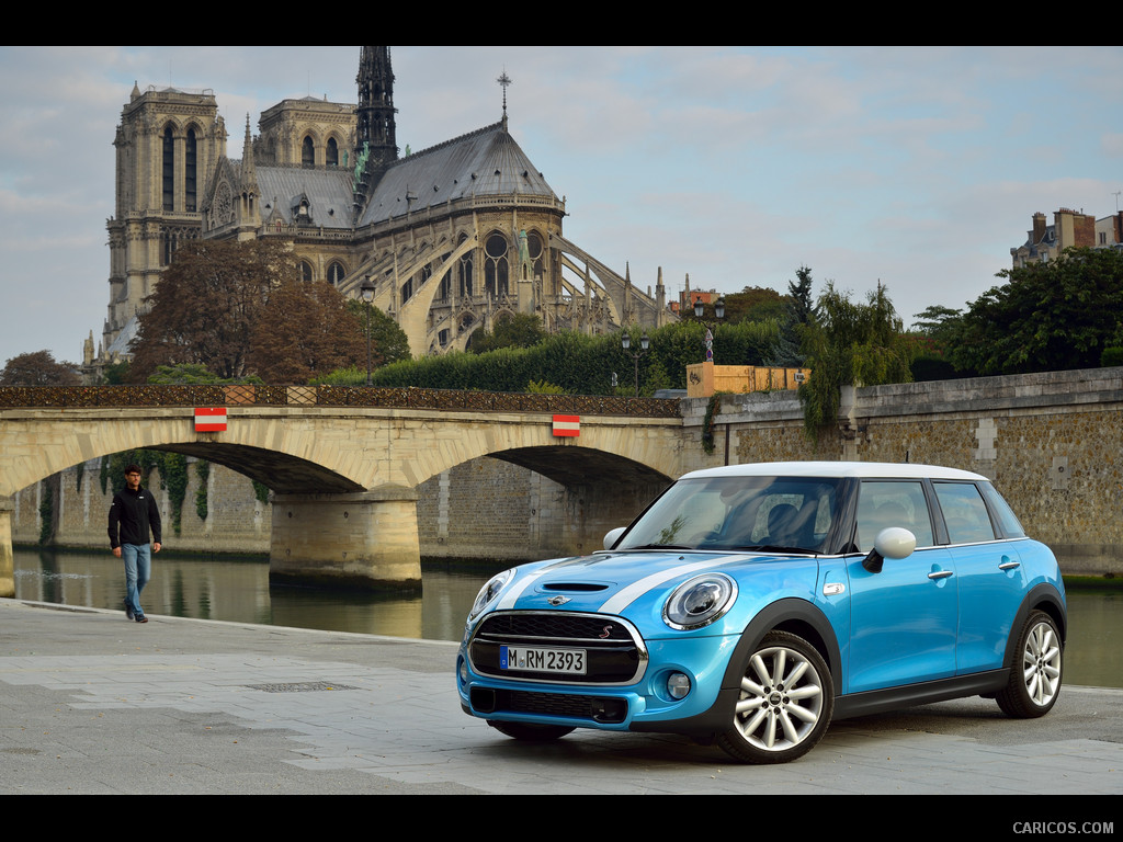 2015 MINI Cooper SD 5-Door in Paris  - Front