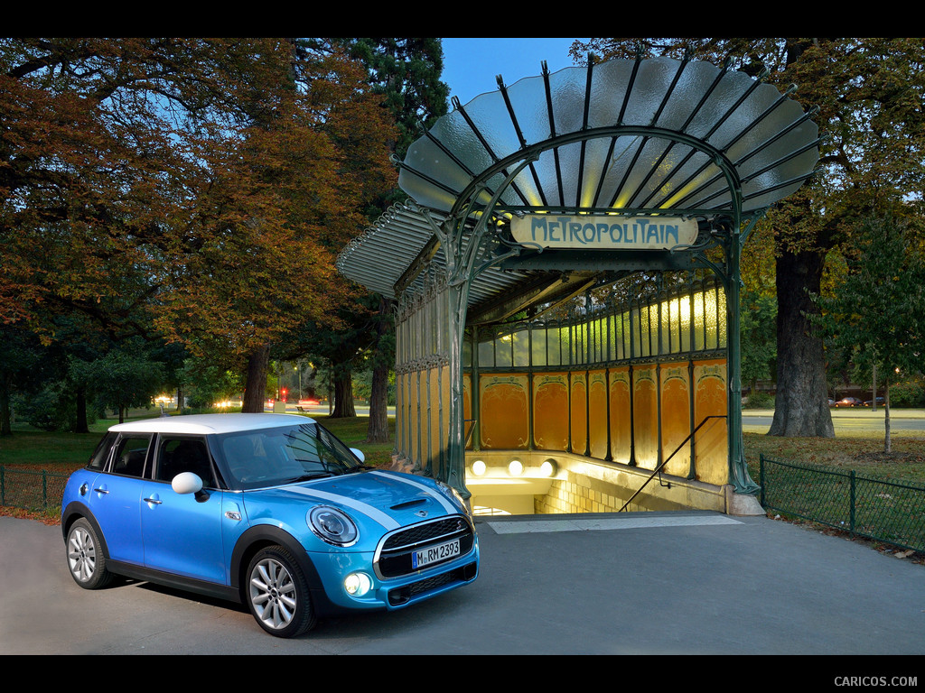 2015 MINI Cooper SD 5-Door in Paris  - Front