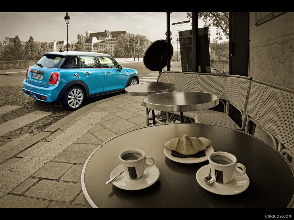 2015 MINI Cooper SD 5-Door in Paris  - Rear