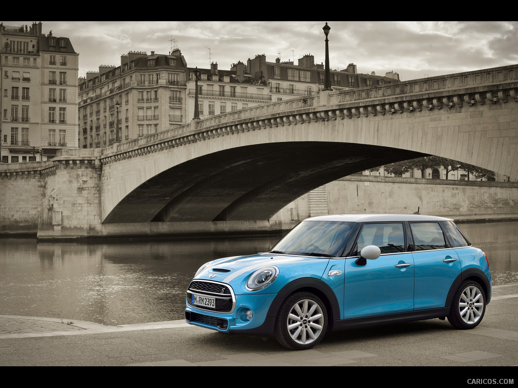 2015 MINI Cooper SD 5-Door in Paris  - Side