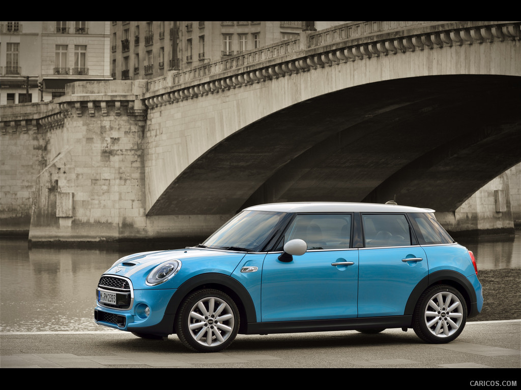 2015 MINI Cooper SD 5-Door in Paris  - Side