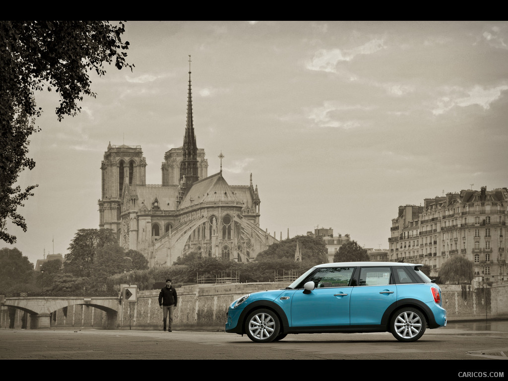 2015 MINI Cooper SD 5-Door in Paris  - Side