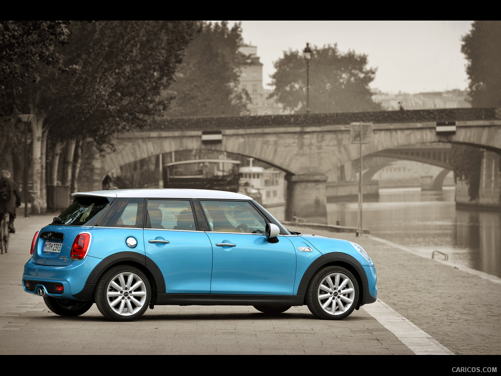 2015 MINI Cooper SD 5-Door in Paris  - Side